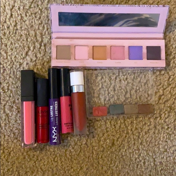 Makeup bundle - Picture 1 of 1